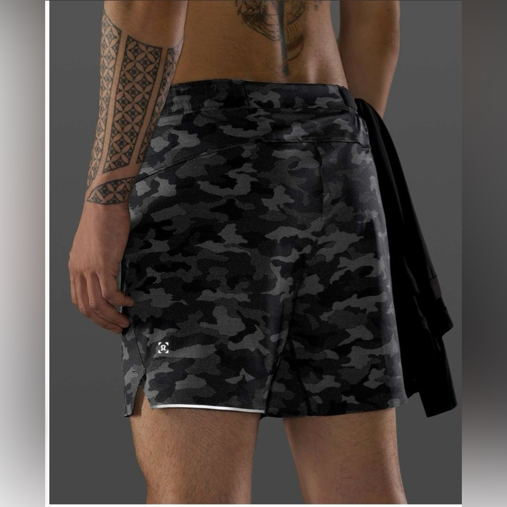 🍋Men’s Lululemon Surge Short Liner 6"
Variegated Mesh Camo Black size L🍋